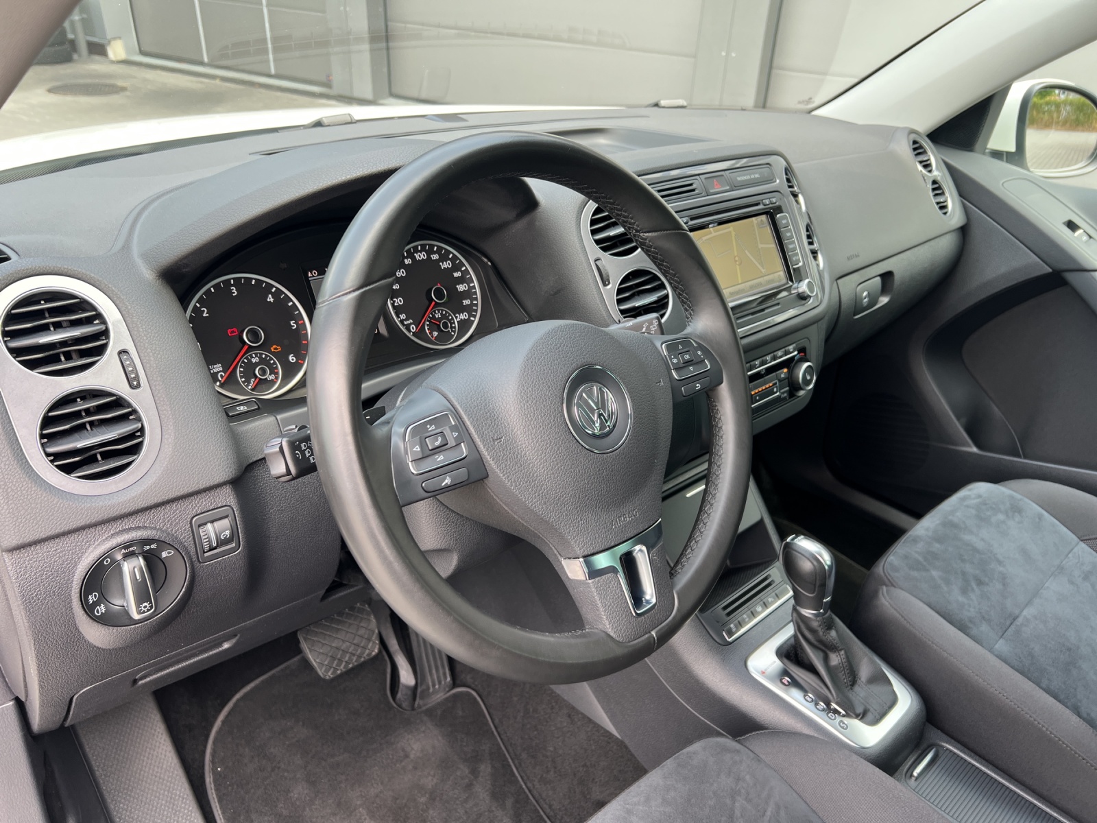 VW Tiguan 2.0 TDI BlueMotion Sport&Style 4Motion DSG-image-10