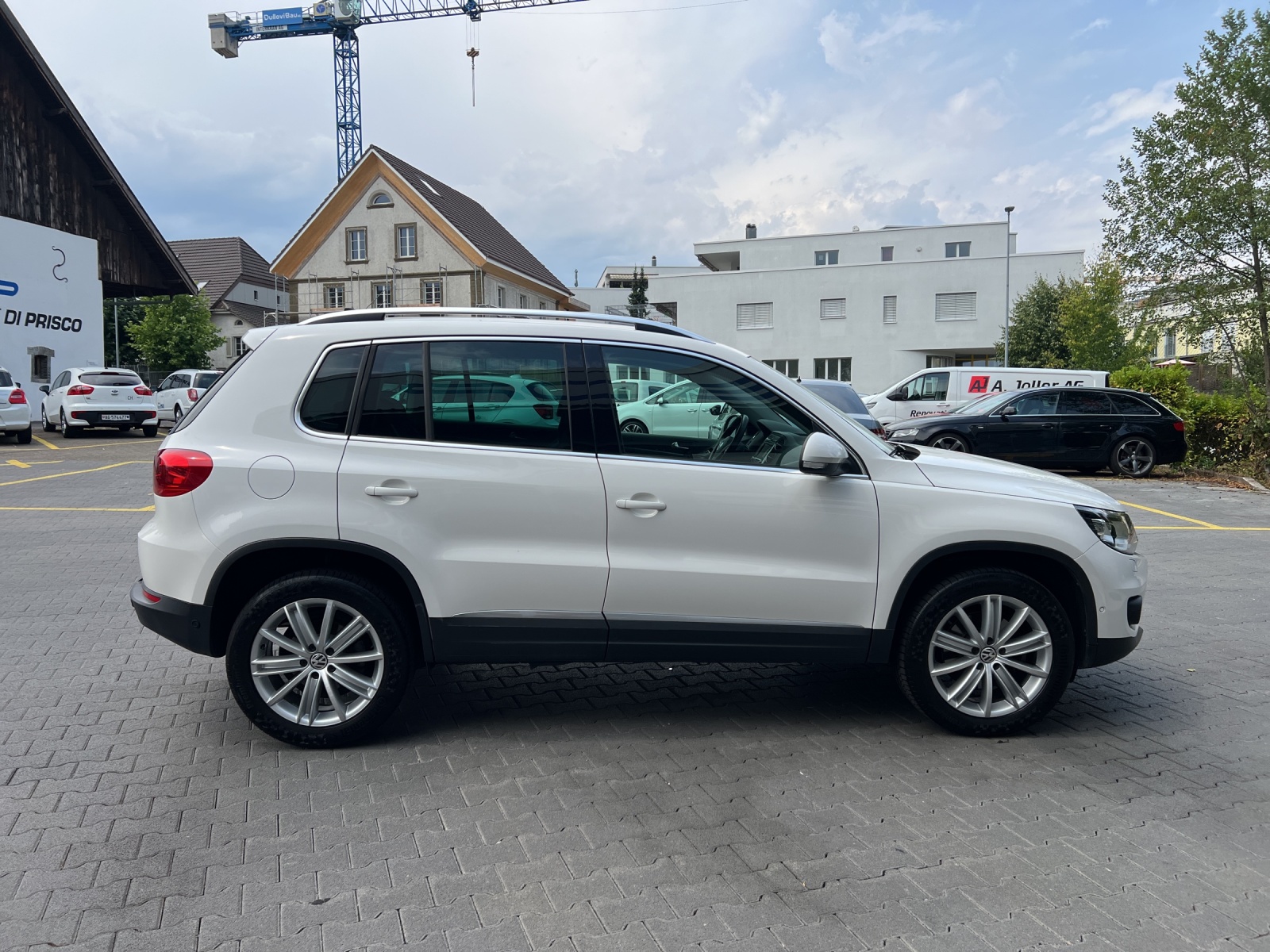 VW Tiguan 2.0 TDI BlueMotion Sport&Style 4Motion DSG-image-4
