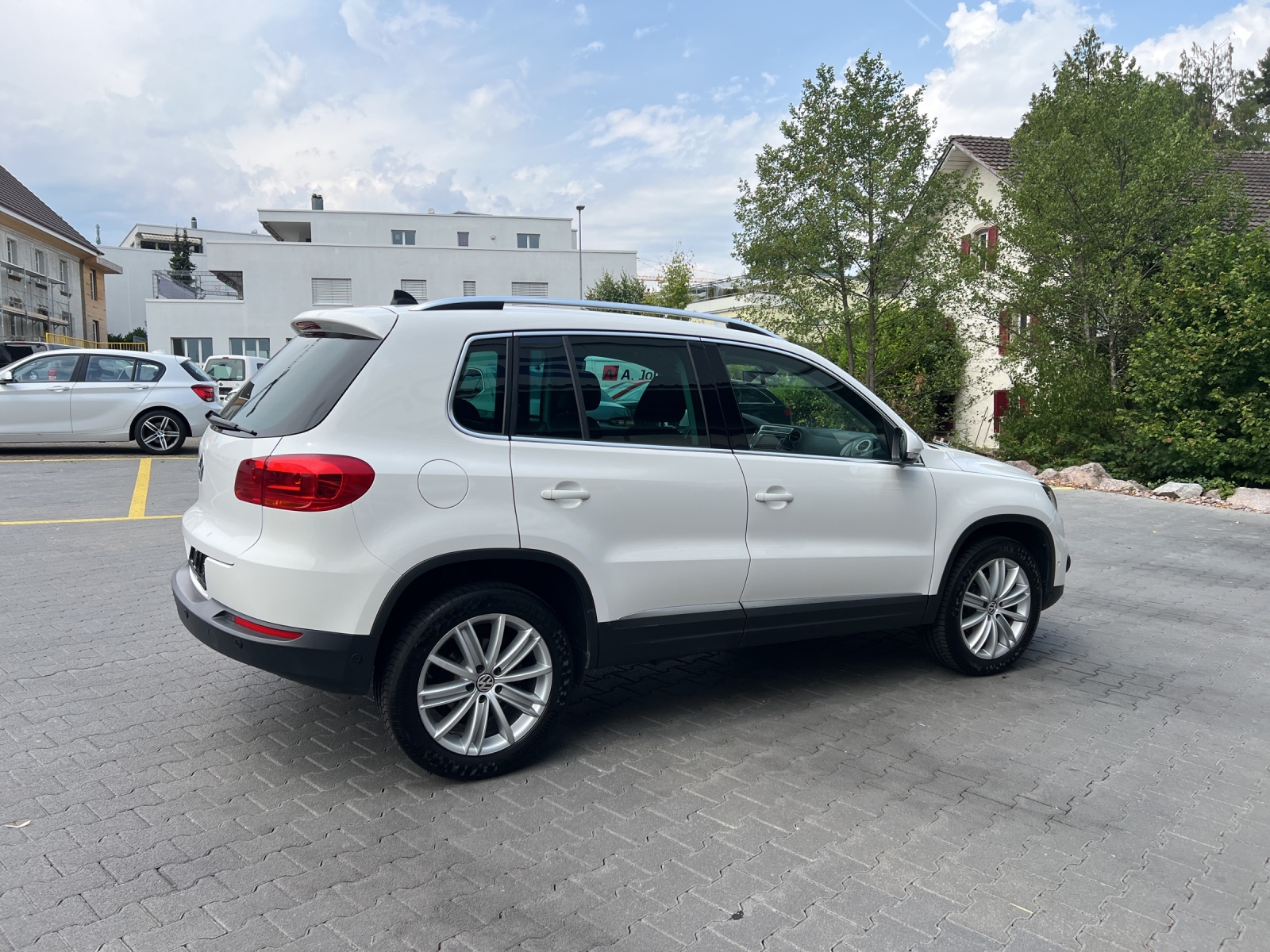 VW Tiguan 2.0 TDI BlueMotion Sport&Style 4Motion DSG-image-3