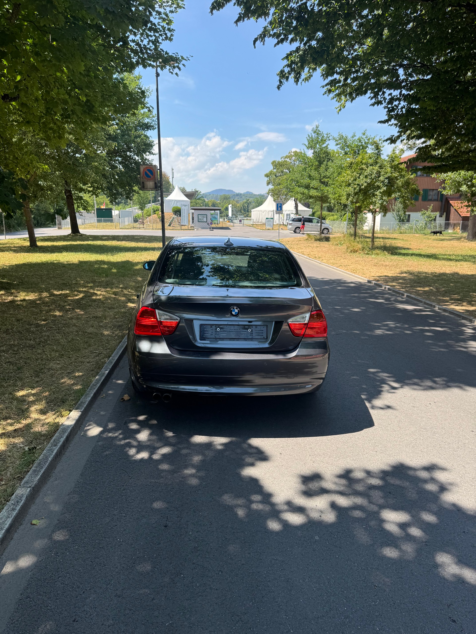 BMW 325i-image-4
