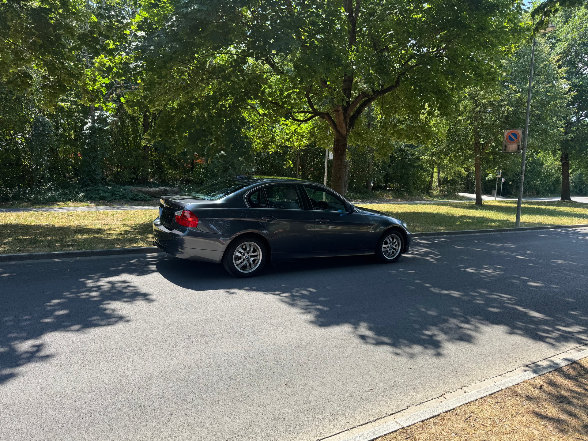 BMW 325i-image-3