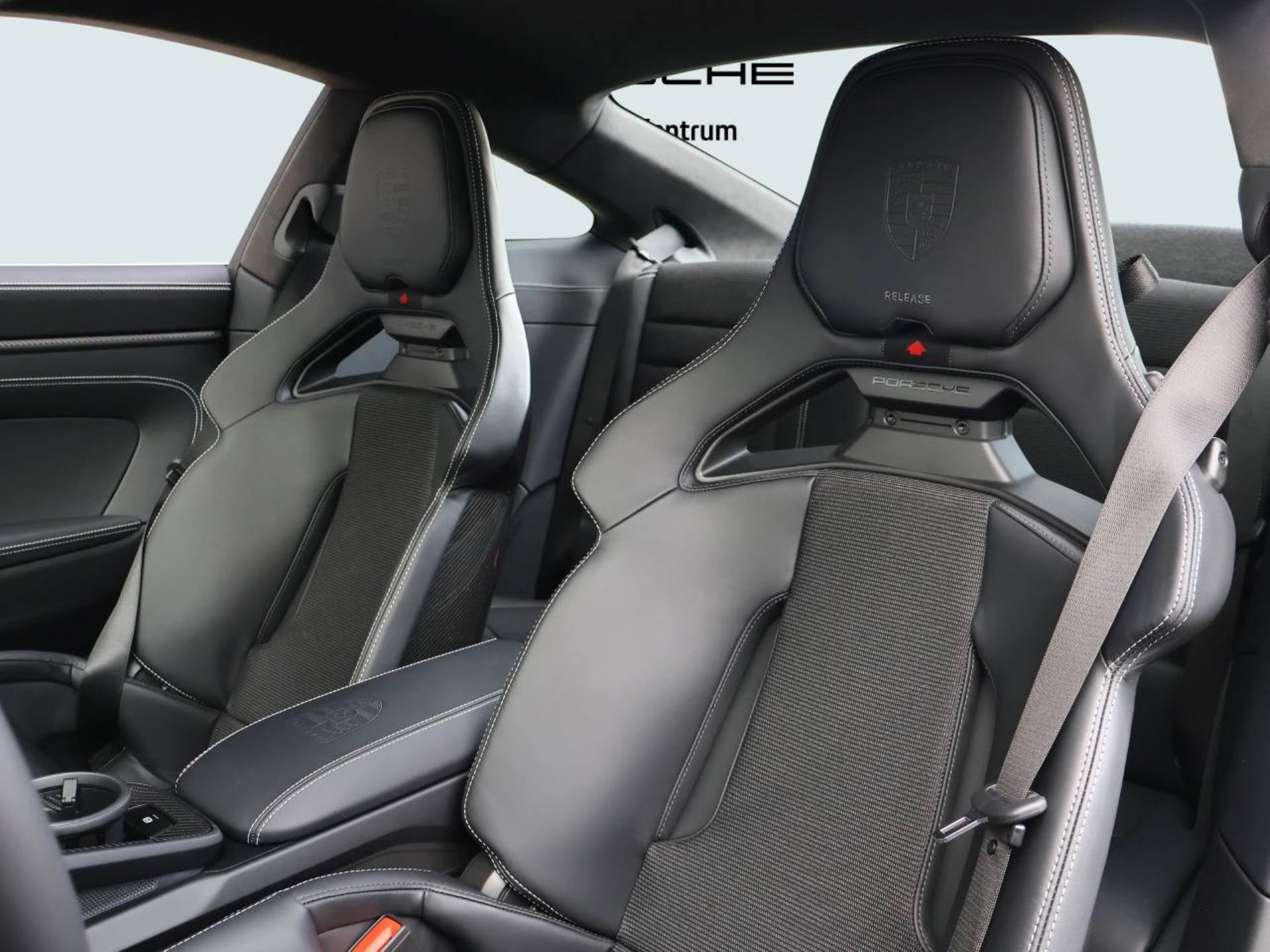 PORSCHE 911 GT3 mit Touring-Paket-image-4