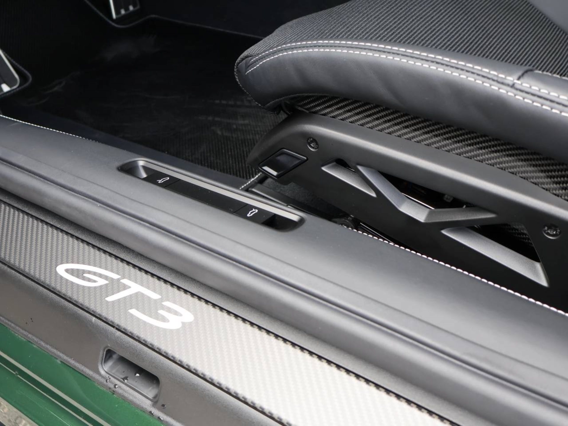 PORSCHE 911 GT3 mit Touring-Paket-image-29