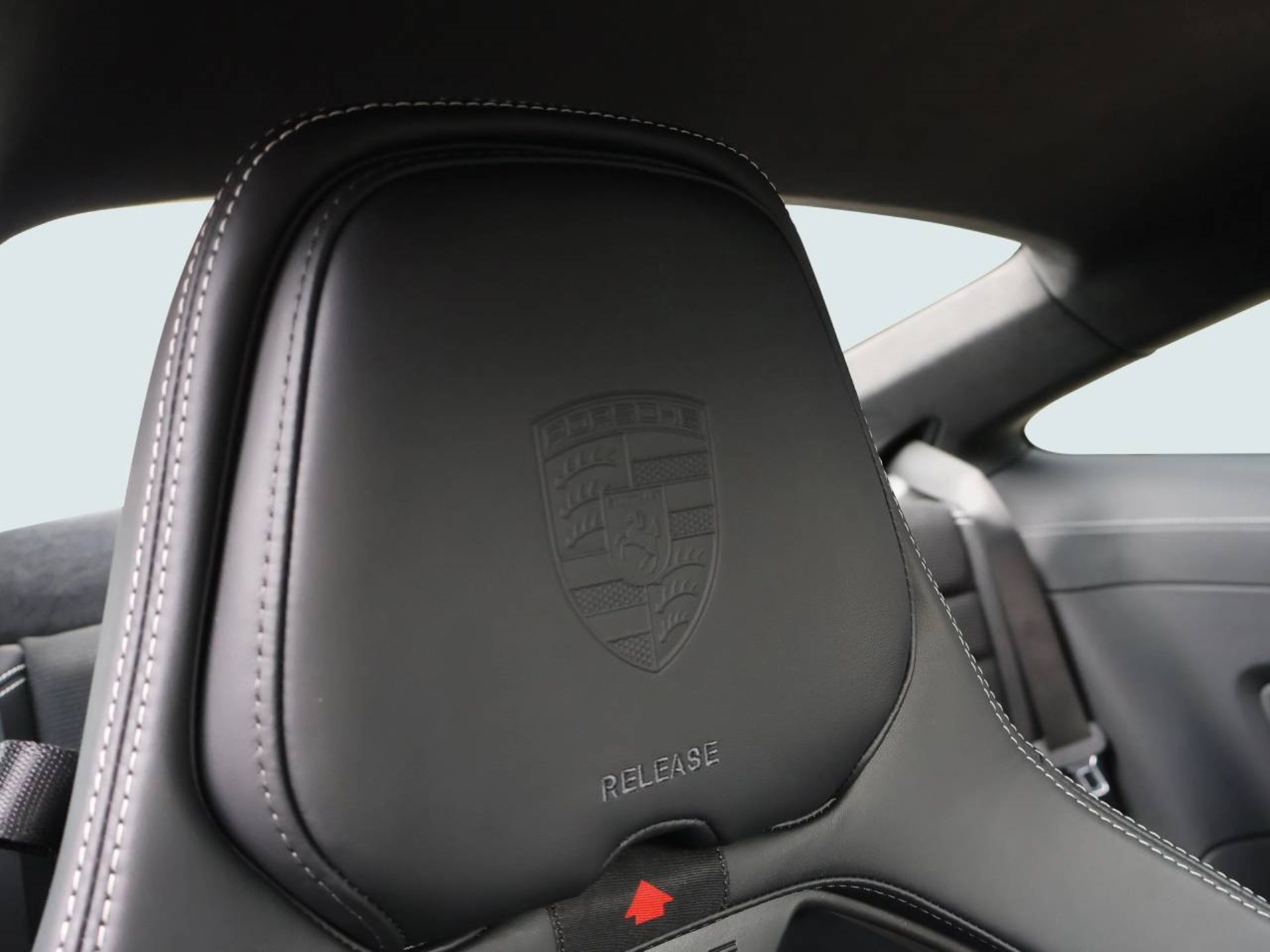 PORSCHE 911 GT3 mit Touring-Paket-image-16