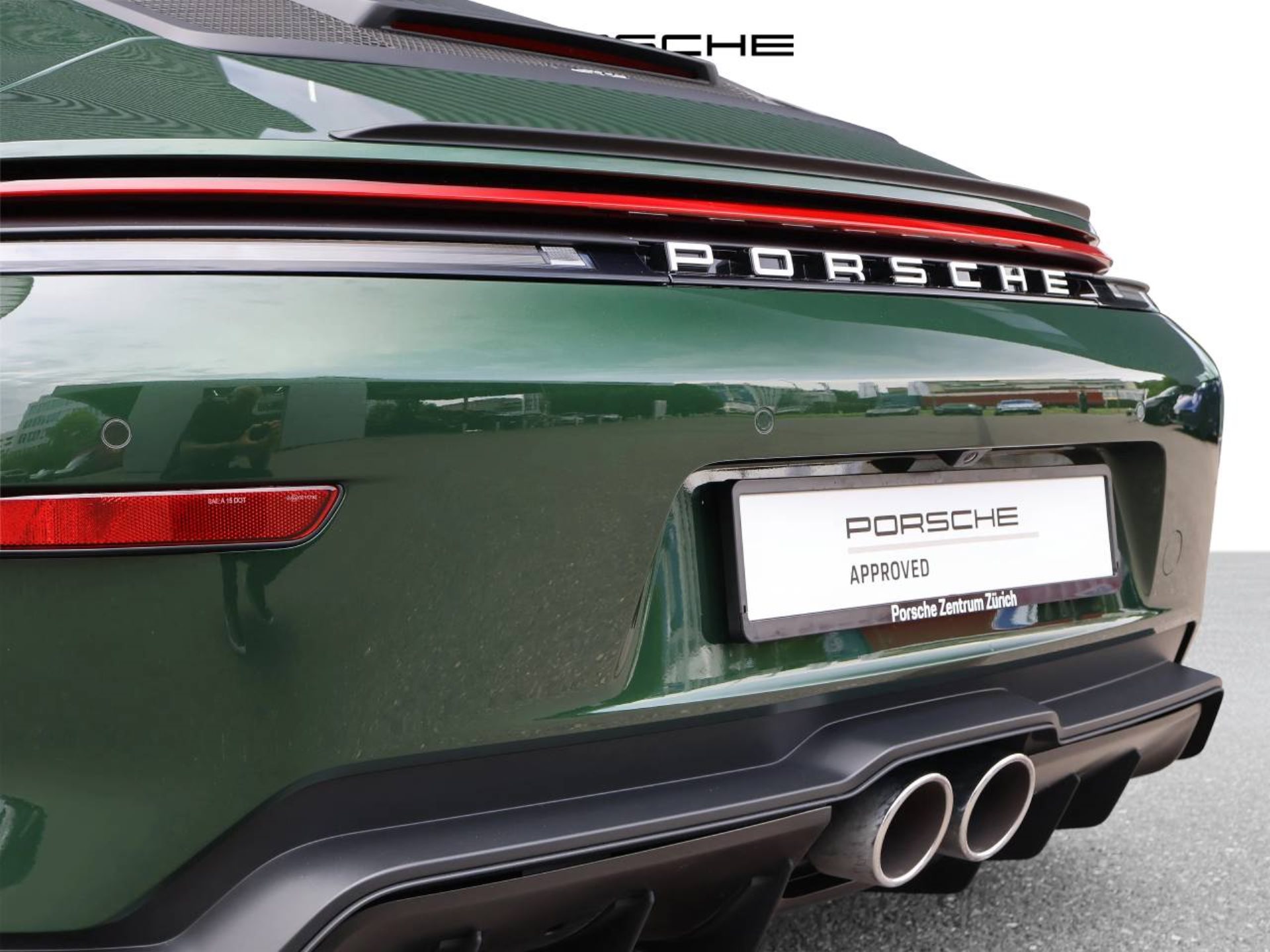 PORSCHE 911 GT3 mit Touring-Paket-image-32
