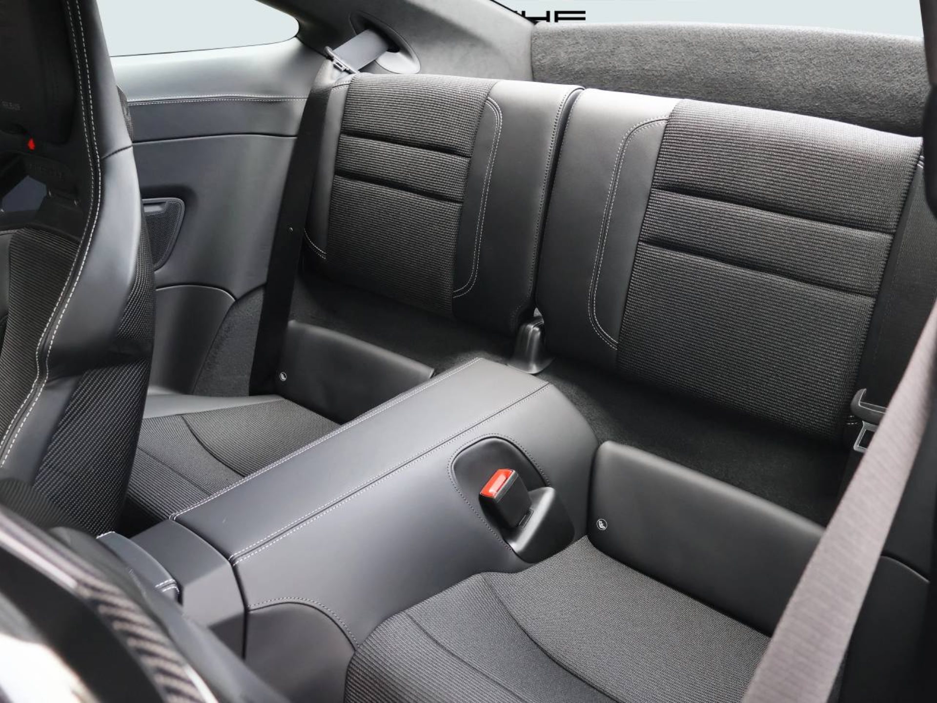 PORSCHE 911 GT3 mit Touring-Paket-image-18