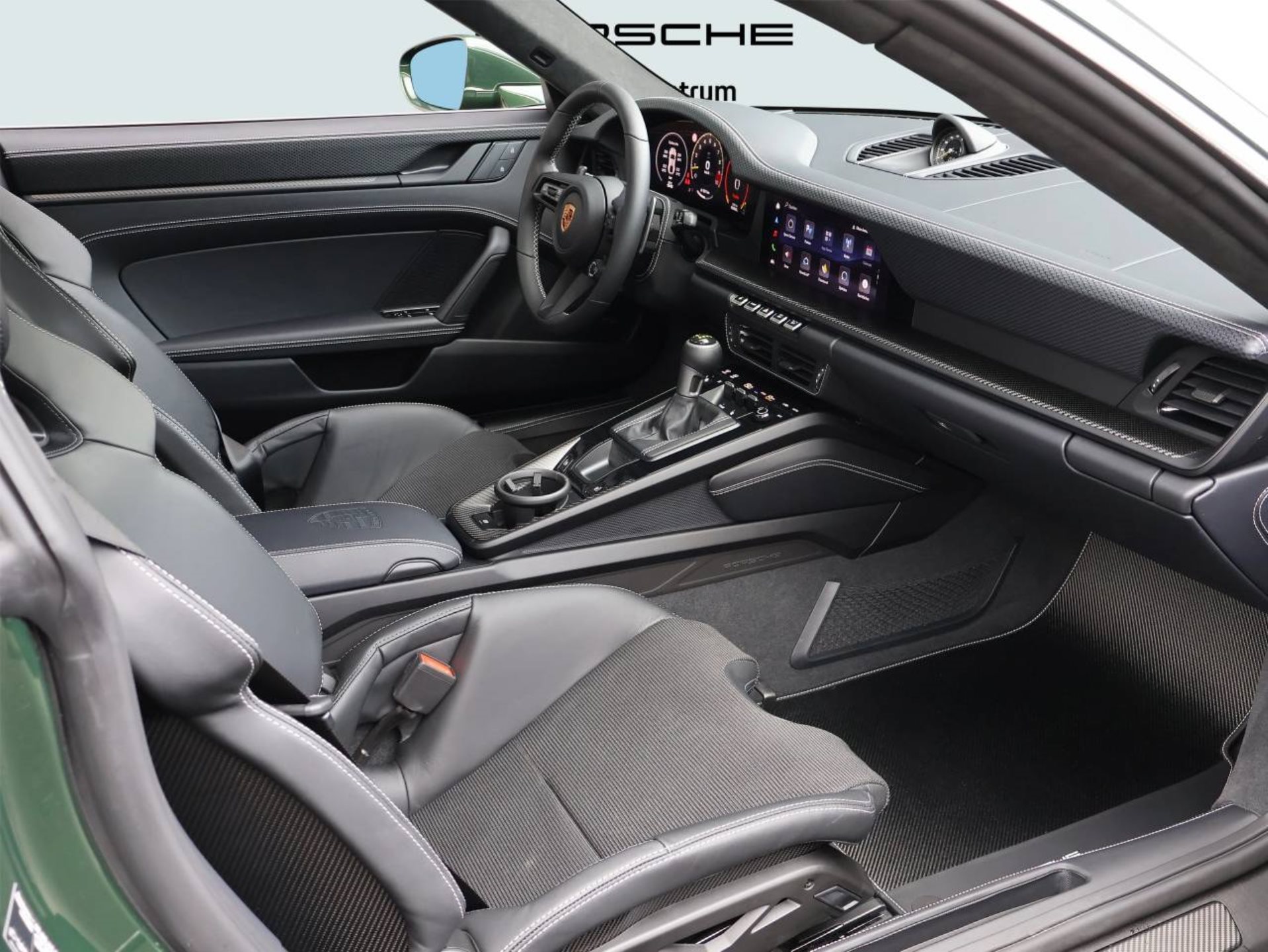 PORSCHE 911 GT3 mit Touring-Paket-image-13