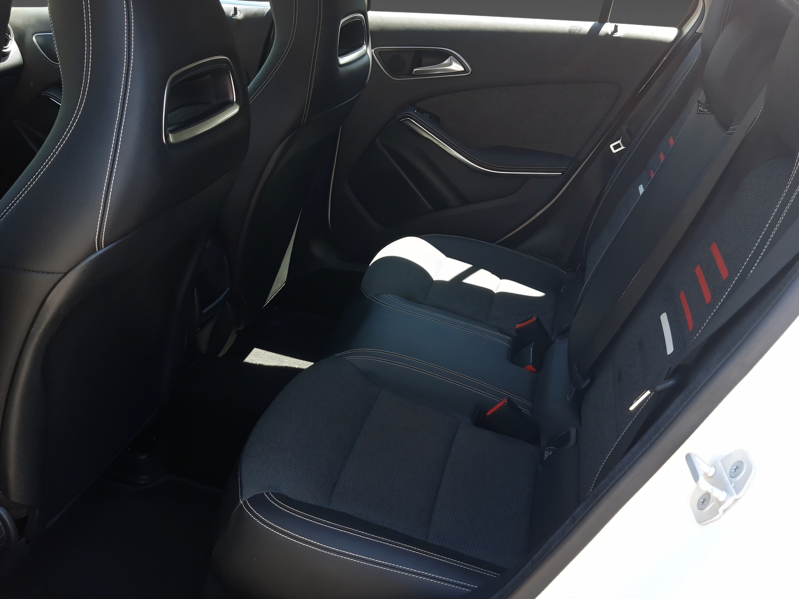 MERCEDES-BENZ A 250 4Matic-image-10