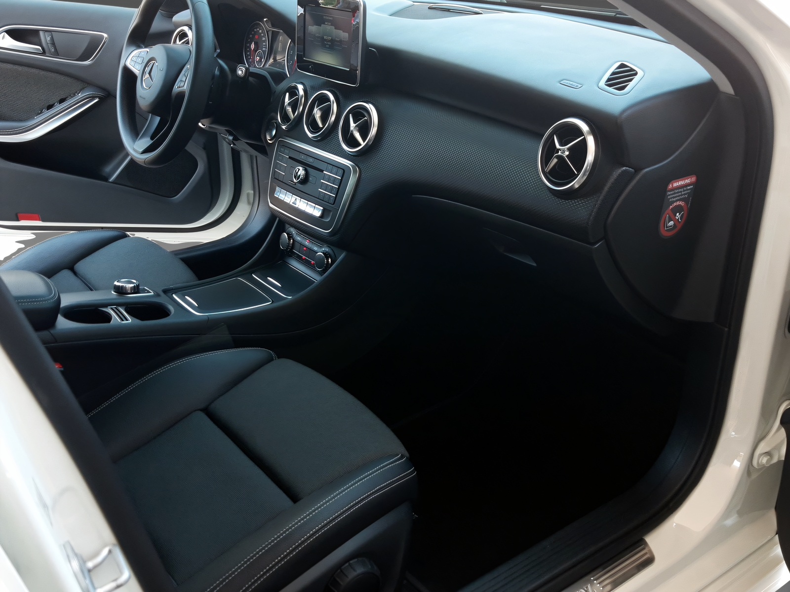 MERCEDES-BENZ A 250 4Matic-image-11