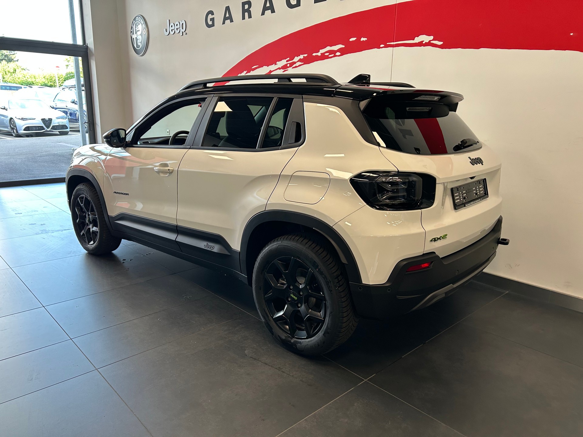 JEEP Avenger 1.2 Turbo MHEV Overland Leather 4xe-image-13