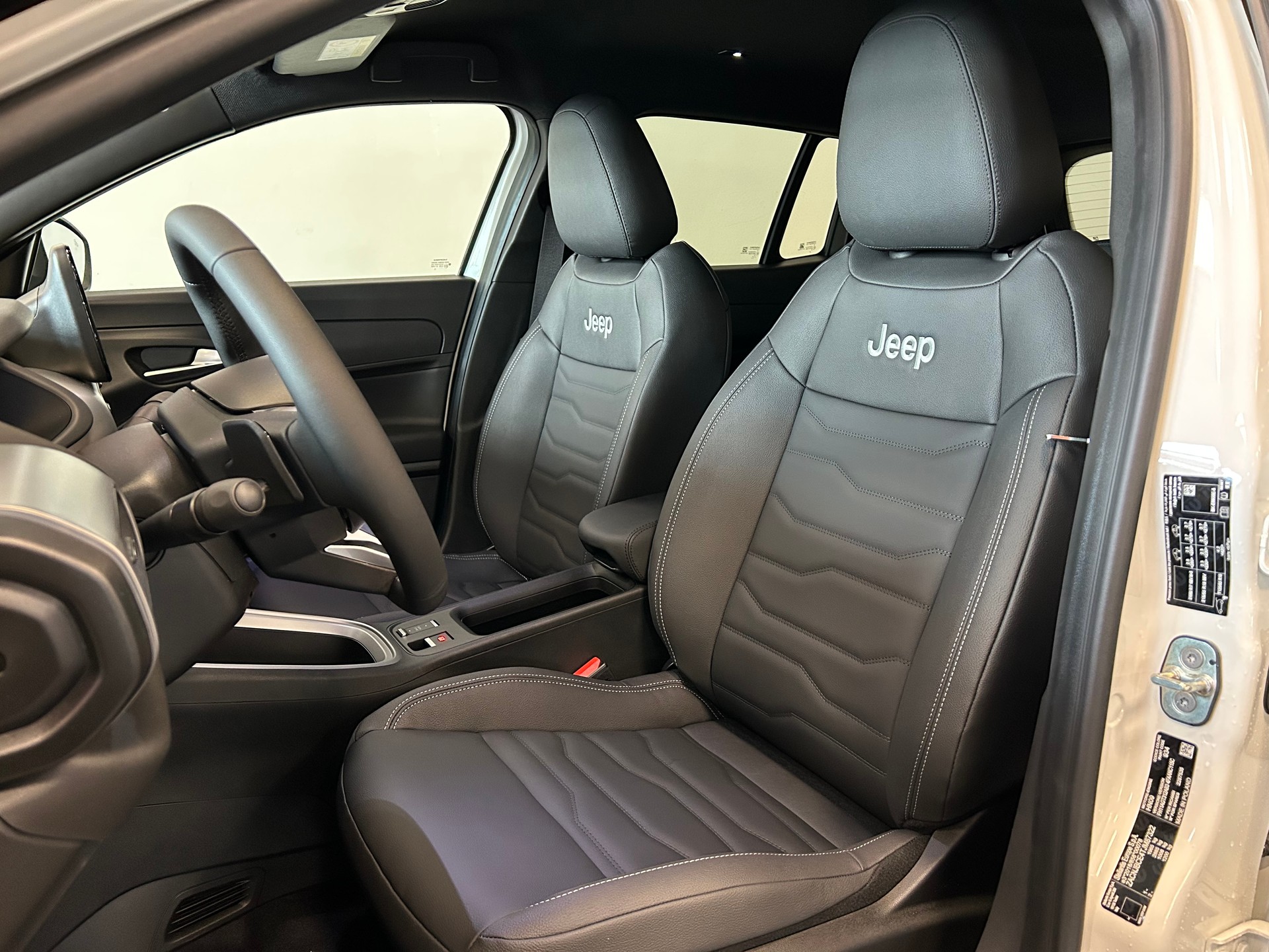 JEEP Avenger 1.2 Turbo MHEV Overland Leather 4xe-image-8