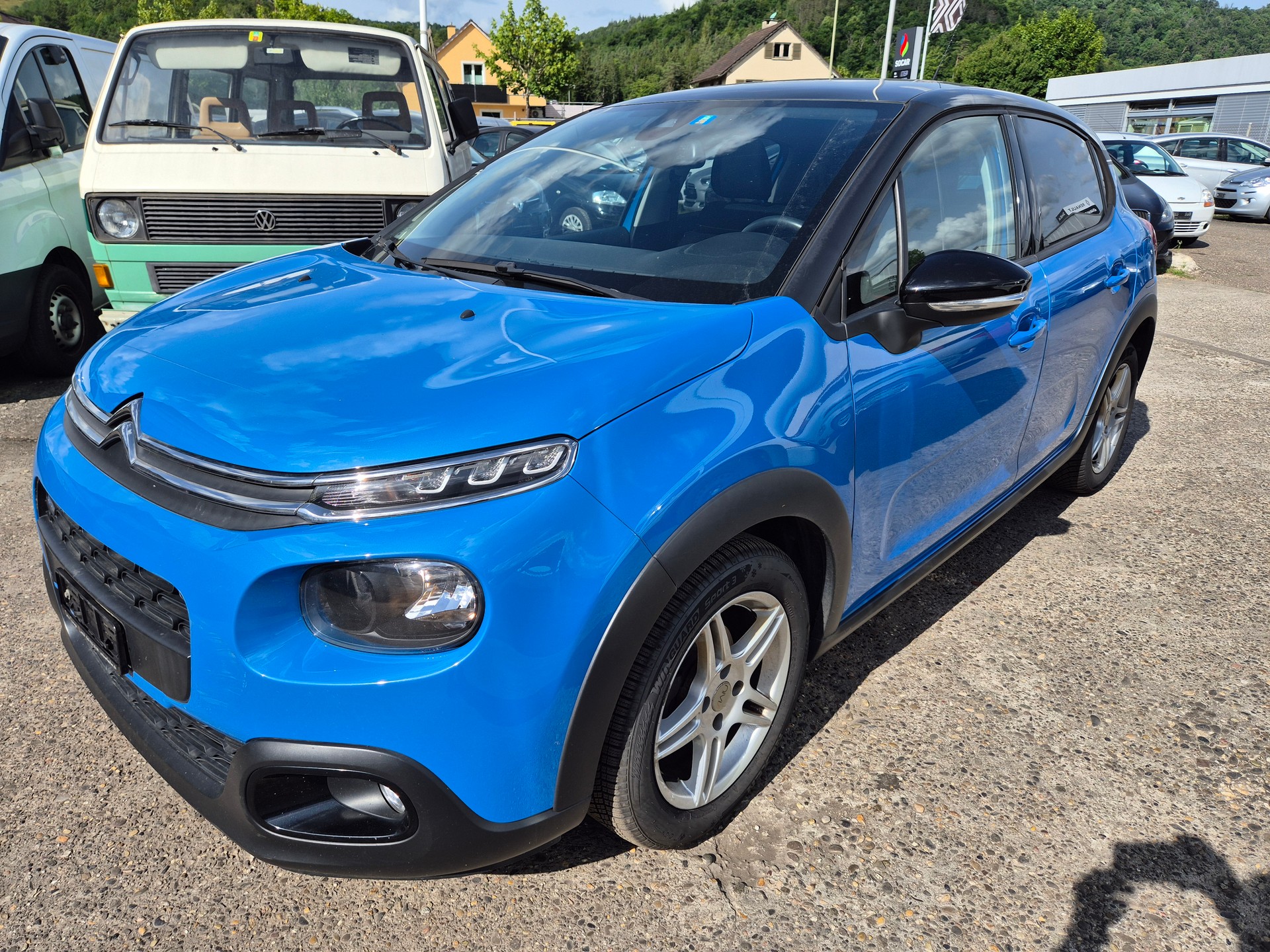 CITROEN C3 1.2i PureTech Shine-image-1