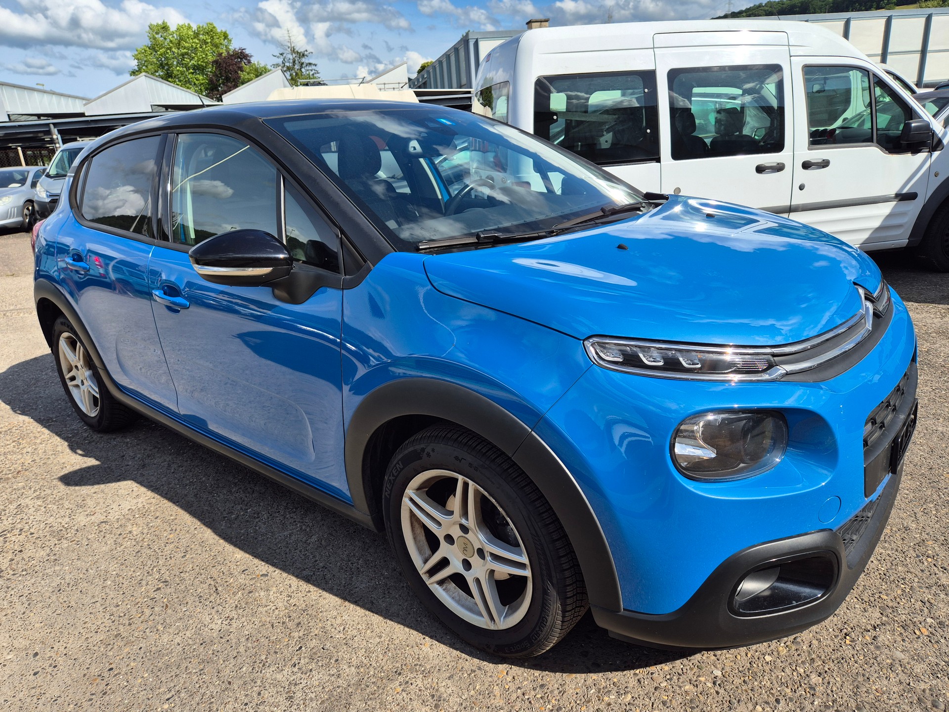 CITROEN C3 1.2i PureTech Shine-image-2