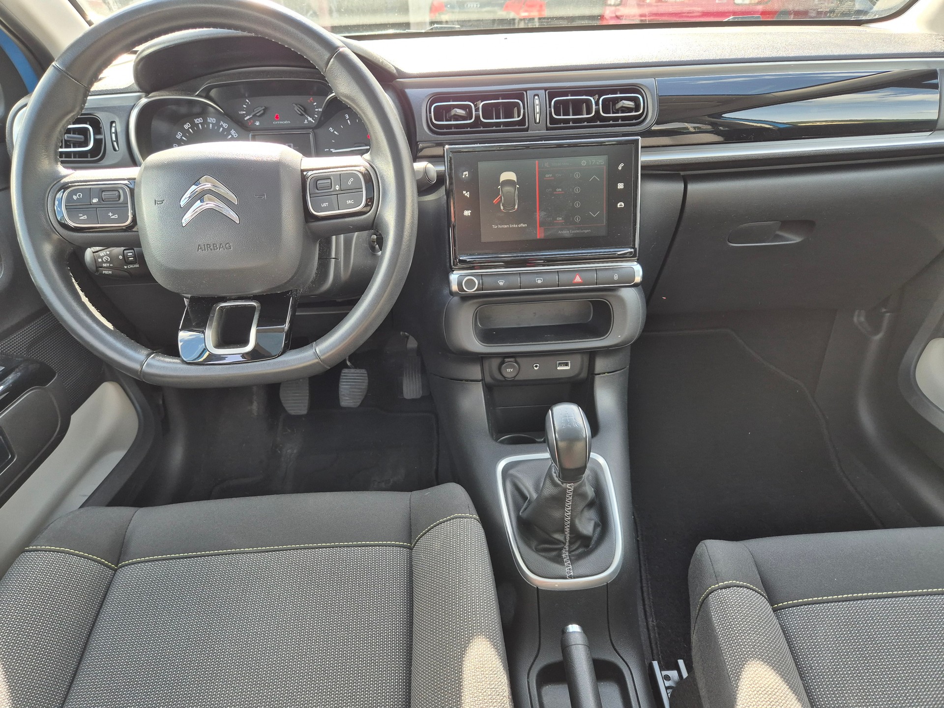 CITROEN C3 1.2i PureTech Shine-image-8