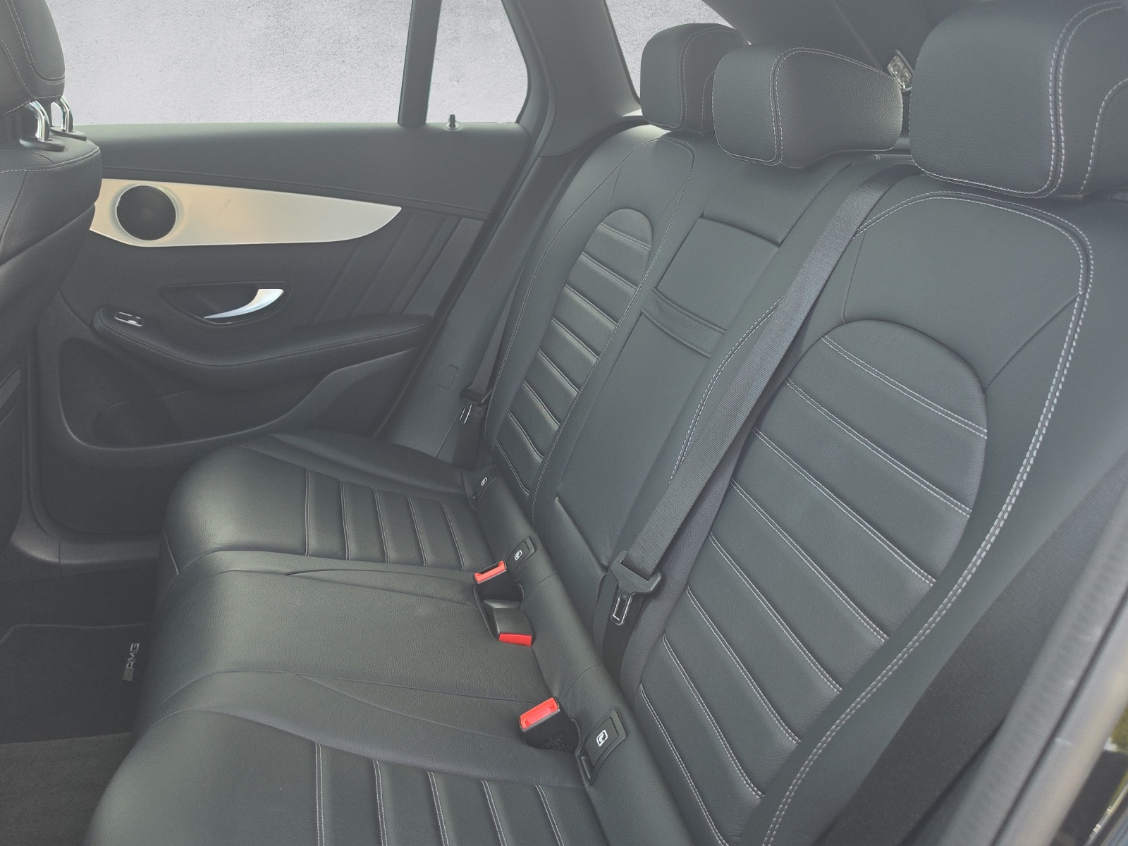 MERCEDES-BENZ GLC 300 AMG Line 4Matic 9G-Tronic-image-15