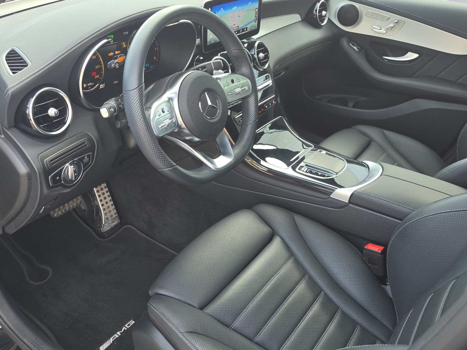 MERCEDES-BENZ GLC 300 AMG Line 4Matic 9G-Tronic-image-10