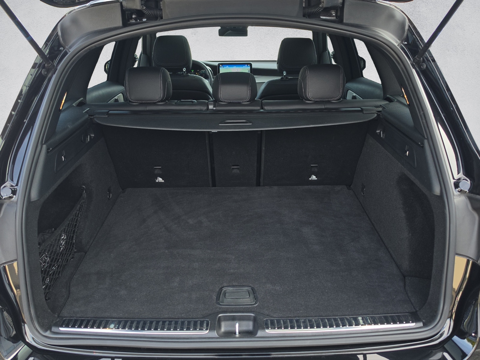 MERCEDES-BENZ GLC 300 AMG Line 4Matic 9G-Tronic-image-16