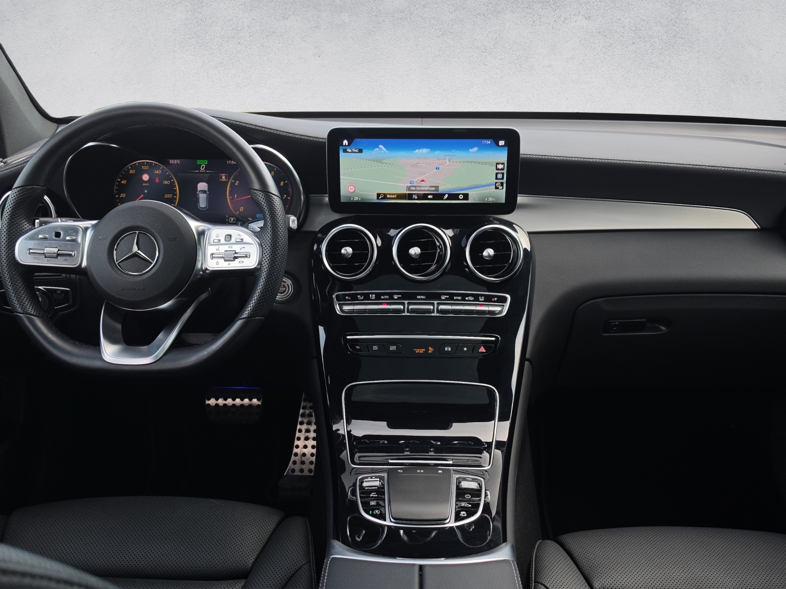 MERCEDES-BENZ GLC 300 AMG Line 4Matic 9G-Tronic-image-8