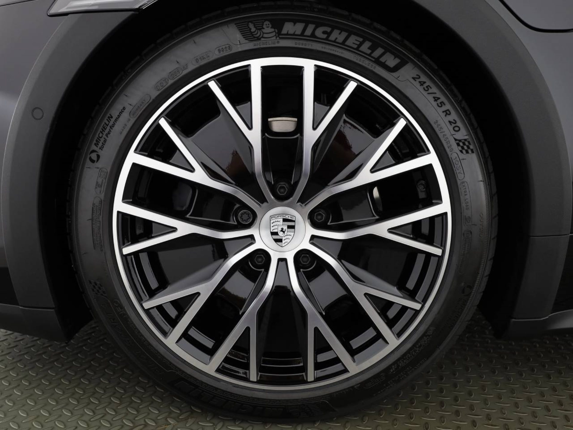 PORSCHE Taycan 4 Cross Turismo-image-8