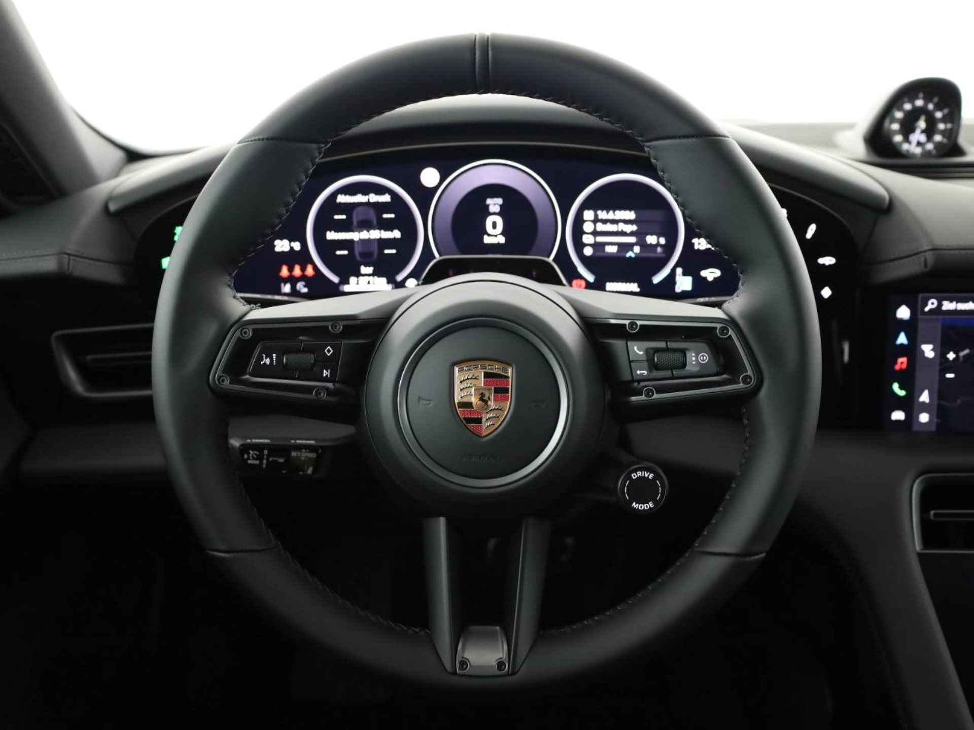 PORSCHE Taycan 4 Cross Turismo-image-9