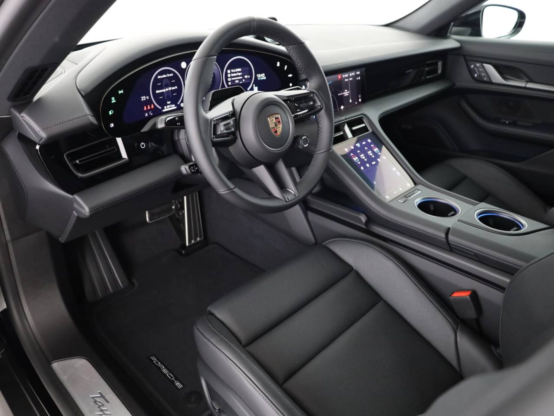 PORSCHE Taycan 4 Cross Turismo-image-3
