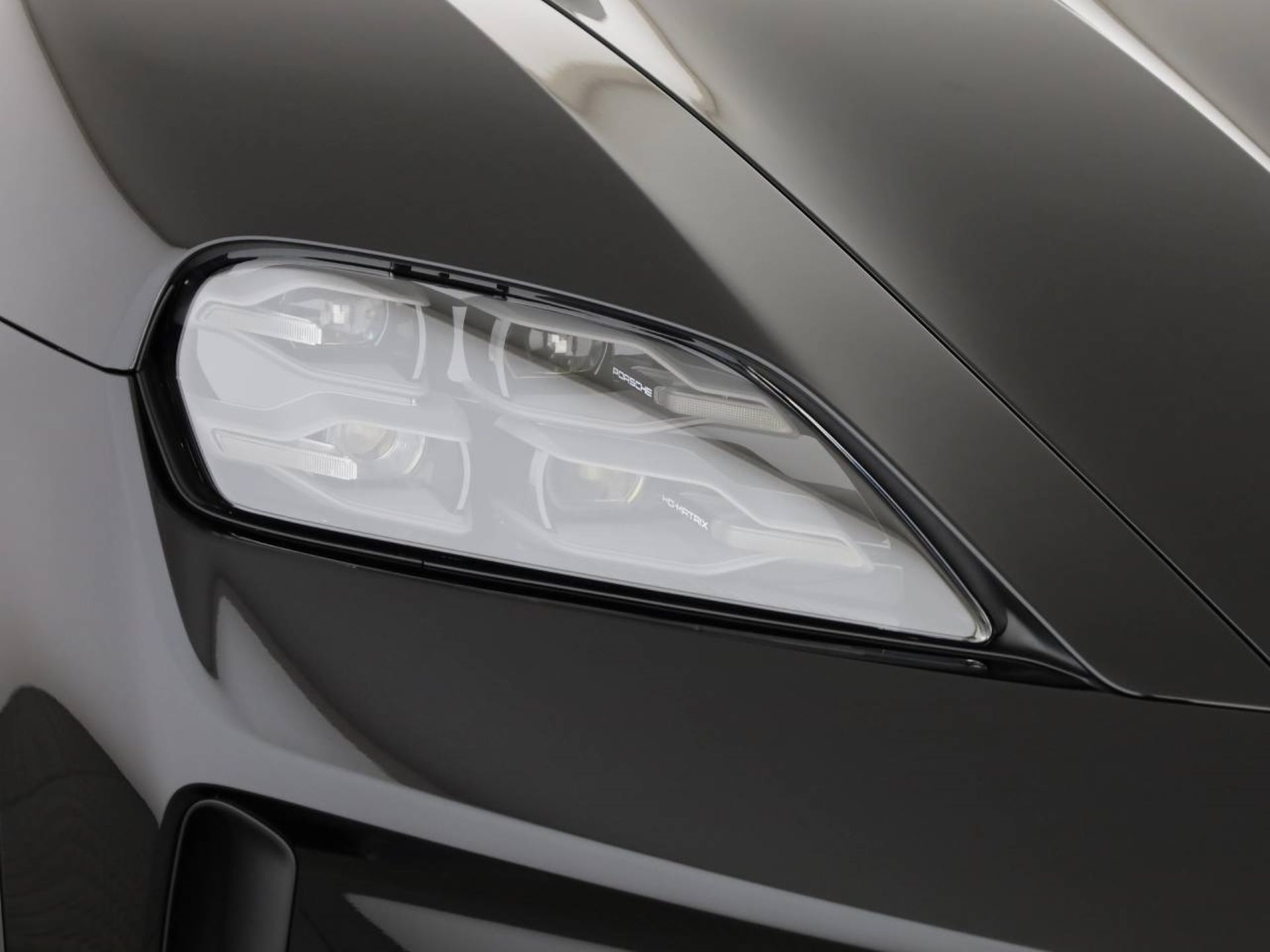 PORSCHE Taycan 4 Cross Turismo-image-7