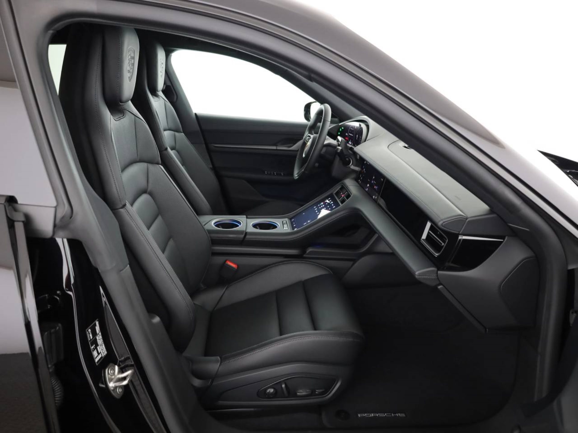PORSCHE Taycan 4 Cross Turismo-image-12