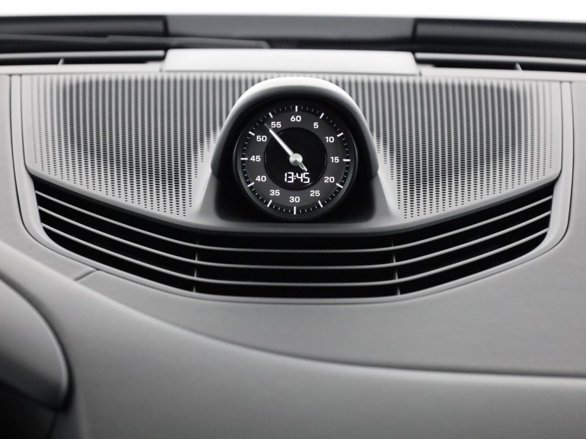PORSCHE Taycan 4 Cross Turismo-image-14