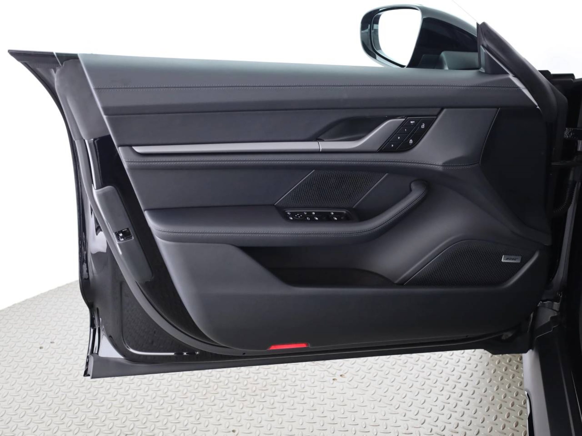 PORSCHE Taycan 4 Cross Turismo-image-19