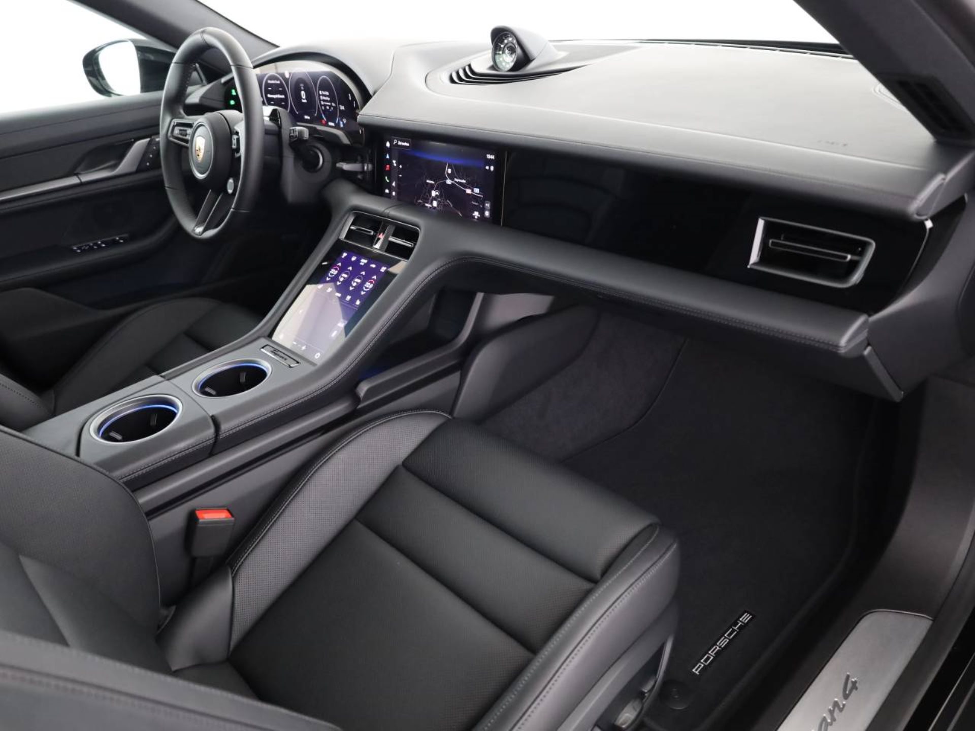 PORSCHE Taycan 4 Cross Turismo-image-11