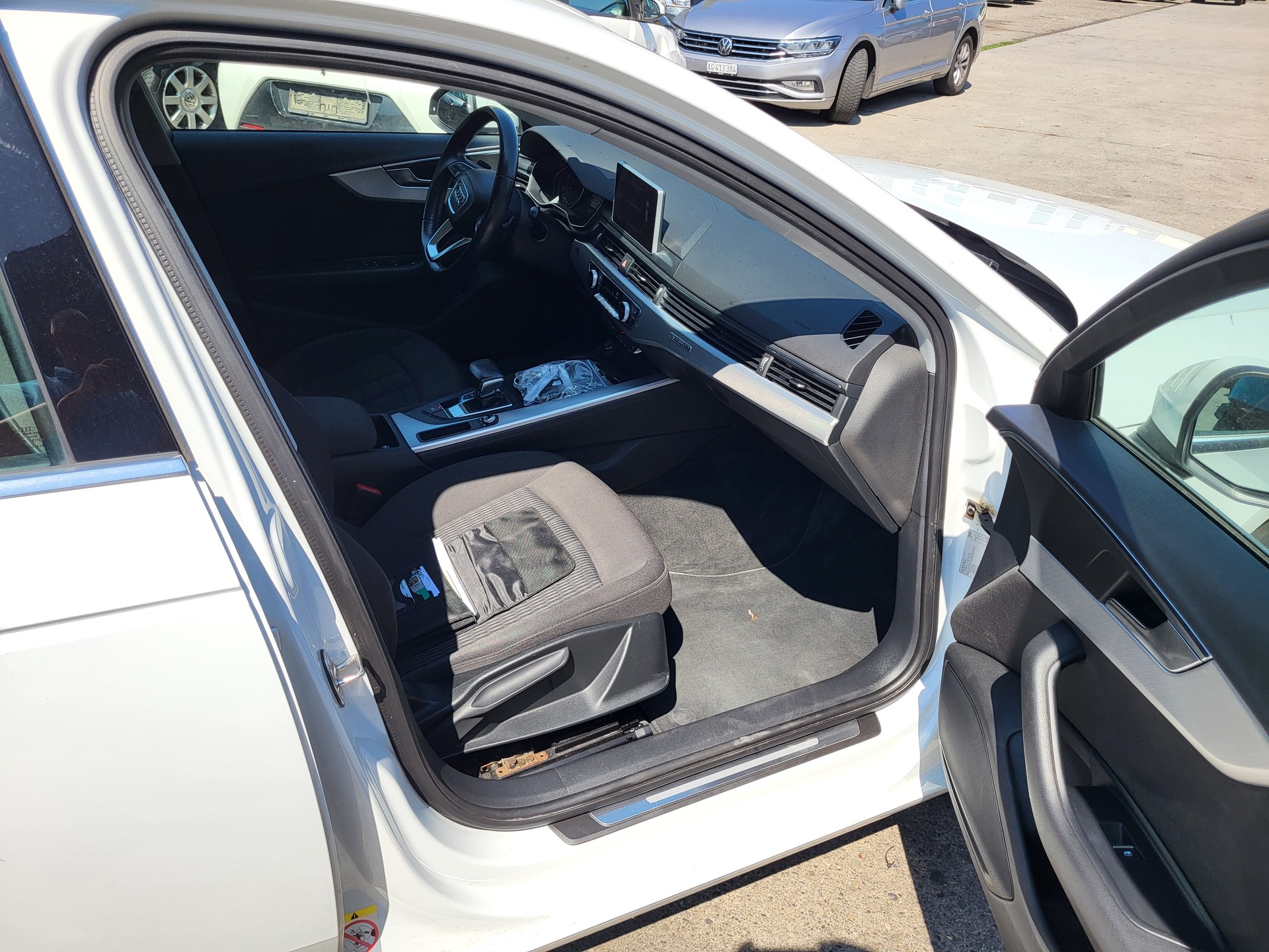 AUDI A4 Avant 2.0 TDI Design quattro S-tronic-image-7
