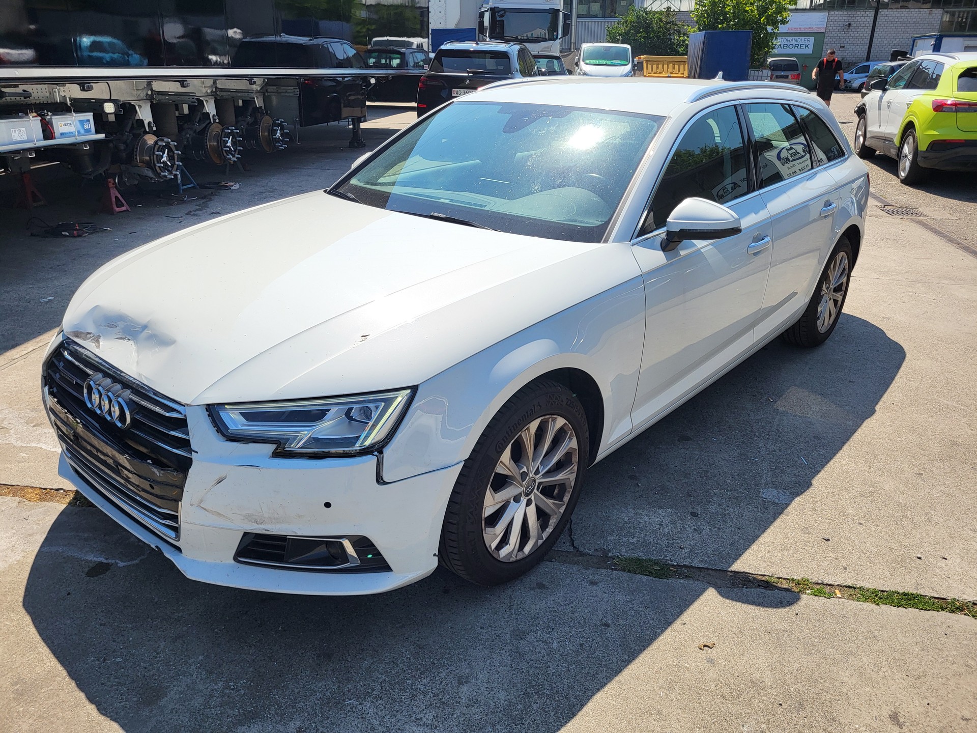 AUDI A4 Avant 2.0 TDI Design quattro S-tronic-image-9