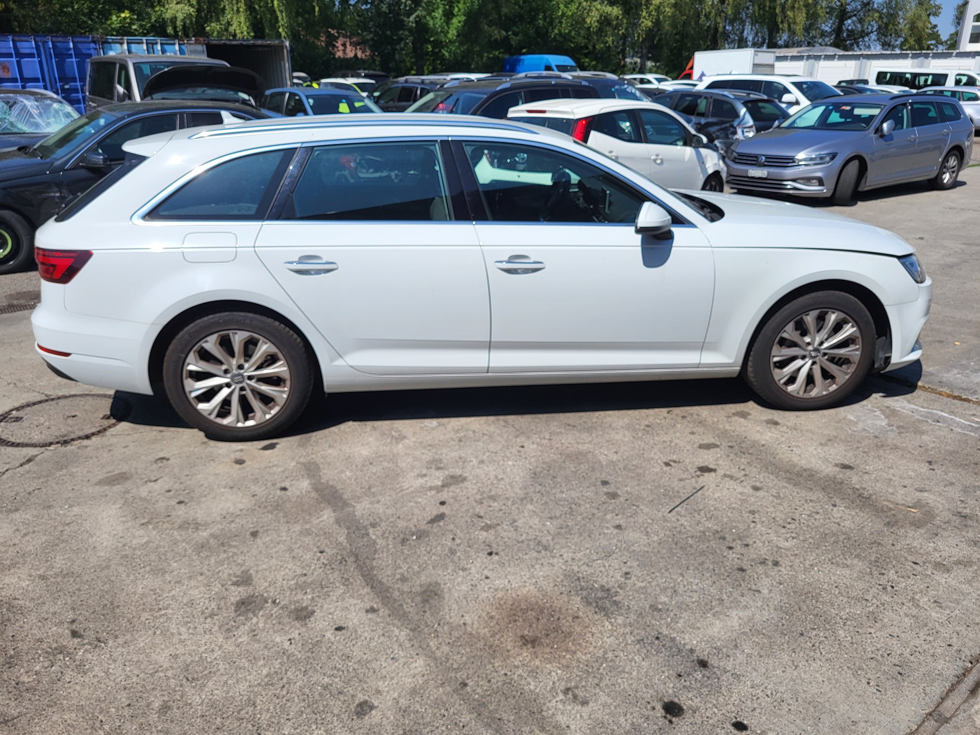 AUDI A4 Avant 2.0 TDI Design quattro S-tronic-image-6