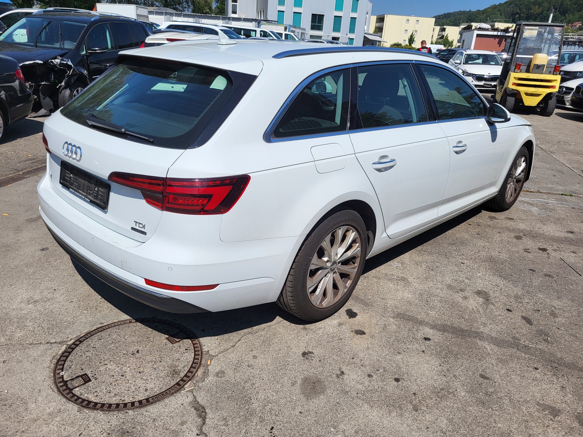 AUDI A4 Avant 2.0 TDI Design quattro S-tronic-image-3