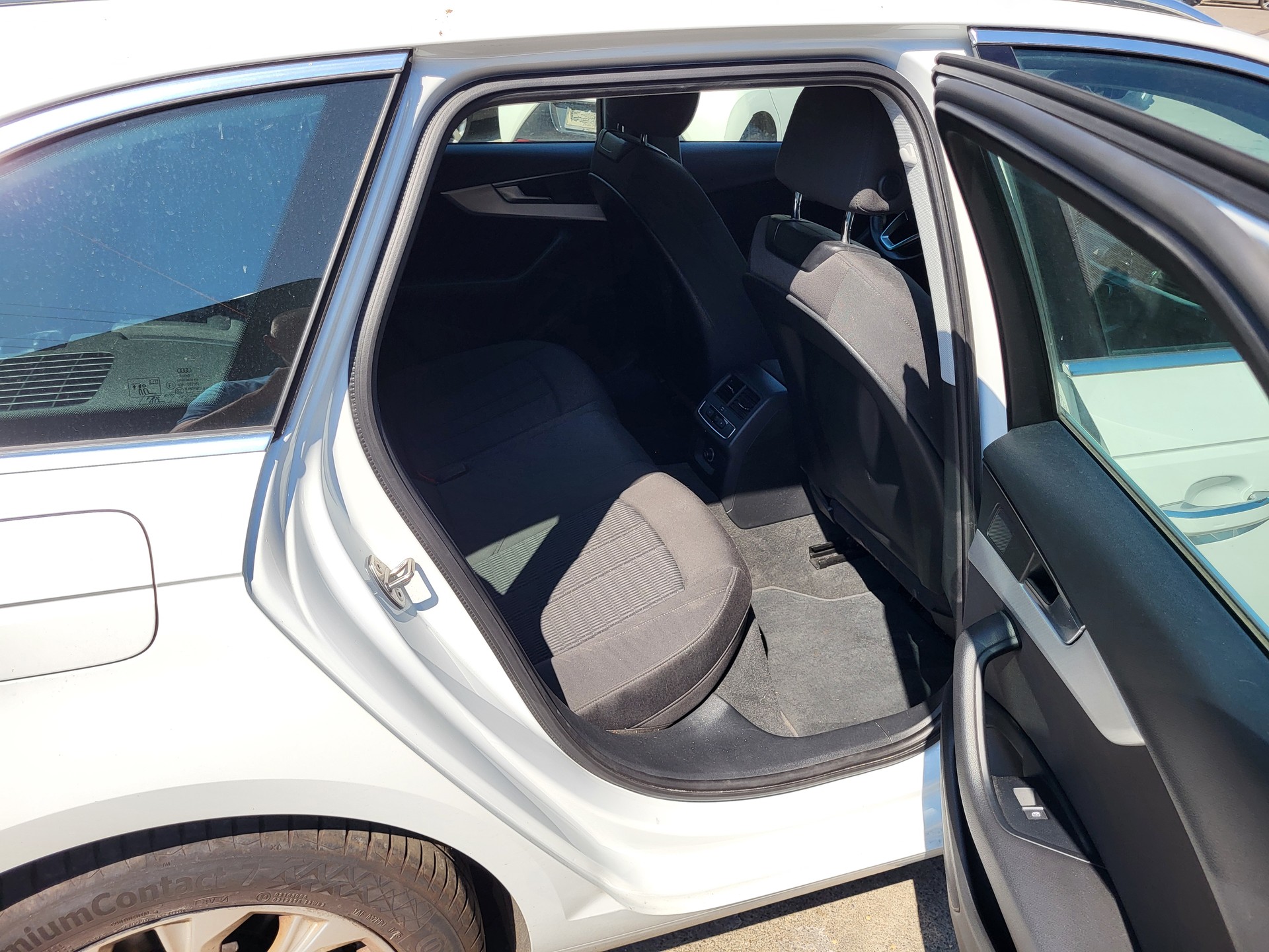 AUDI A4 Avant 2.0 TDI Design quattro S-tronic-image-4