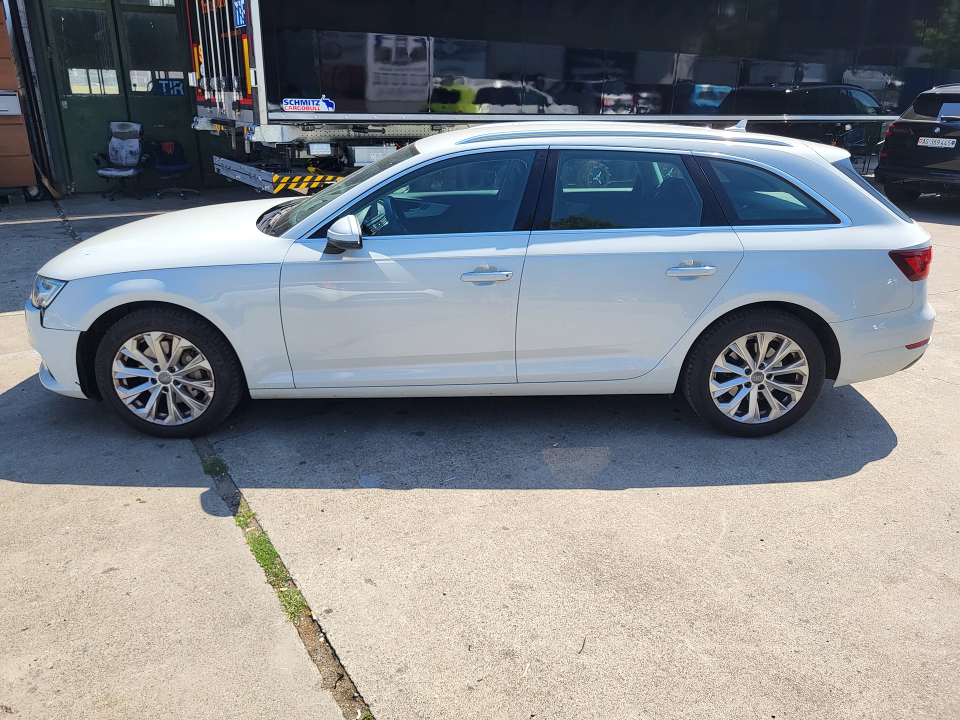 AUDI A4 Avant 2.0 TDI Design quattro S-tronic-image-11