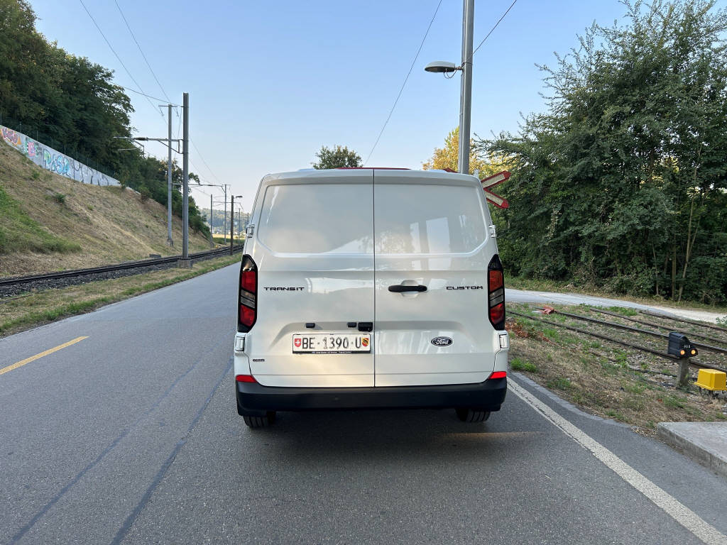 FORD Transit Custom Van 320 L1 2.5 Duratec 233 Trend PHEV-image-3