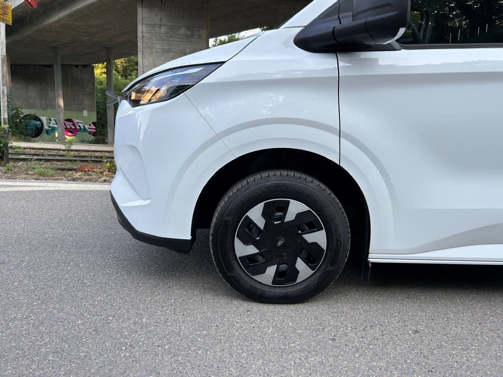 FORD Transit Custom Van 320 L1 2.5 Duratec 233 Trend PHEV-image-16