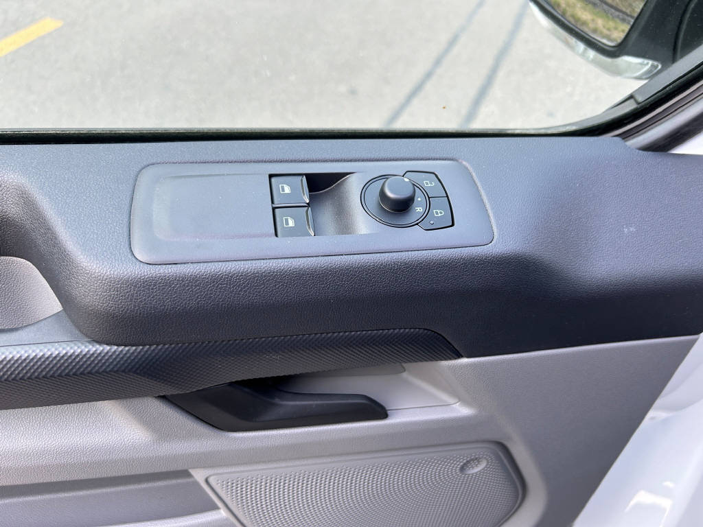 FORD Transit Custom Van 320 L1 2.5 Duratec 233 Trend PHEV-image-11