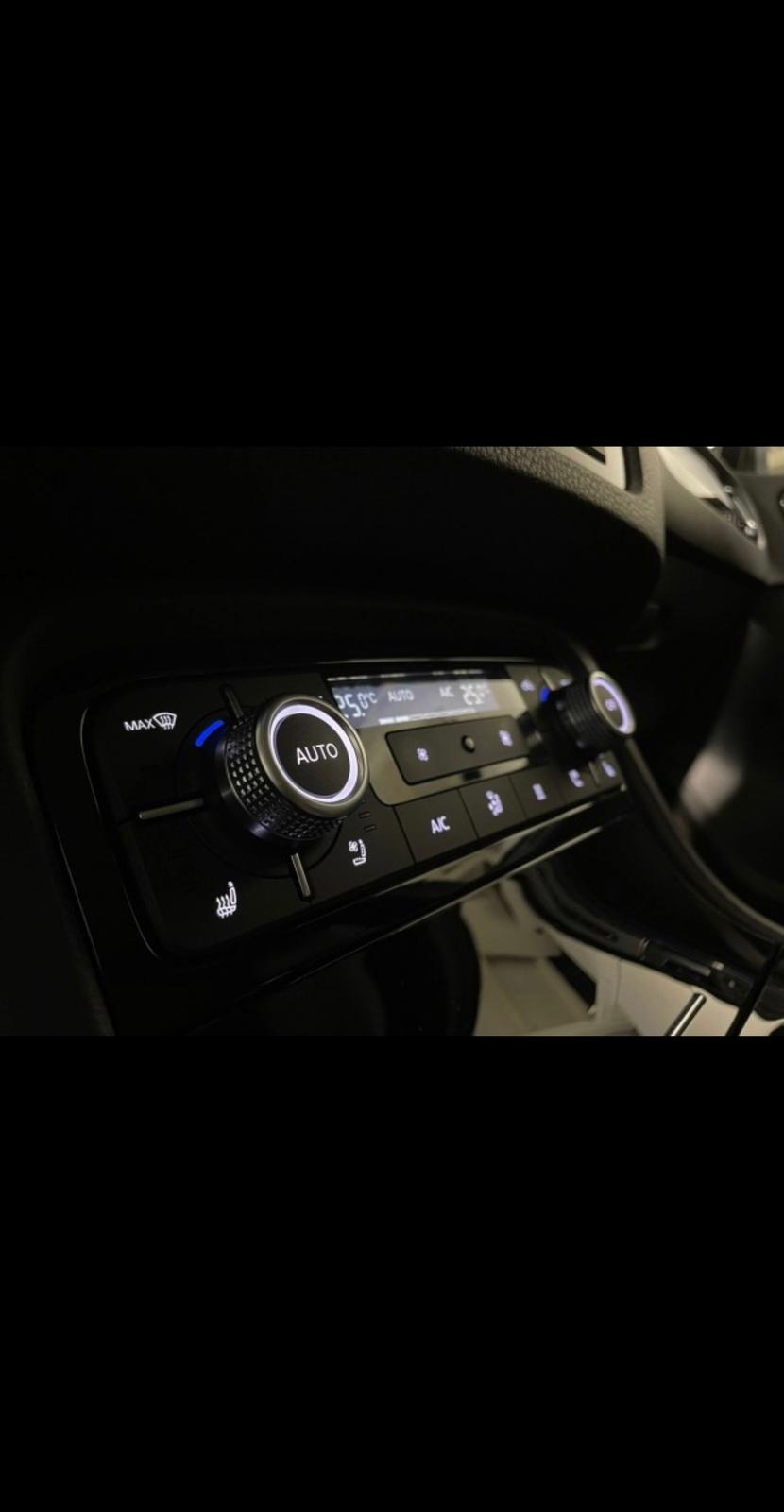 VW Touareg 3.0 TDI BlueMotion Technology Tiptronic-image-9