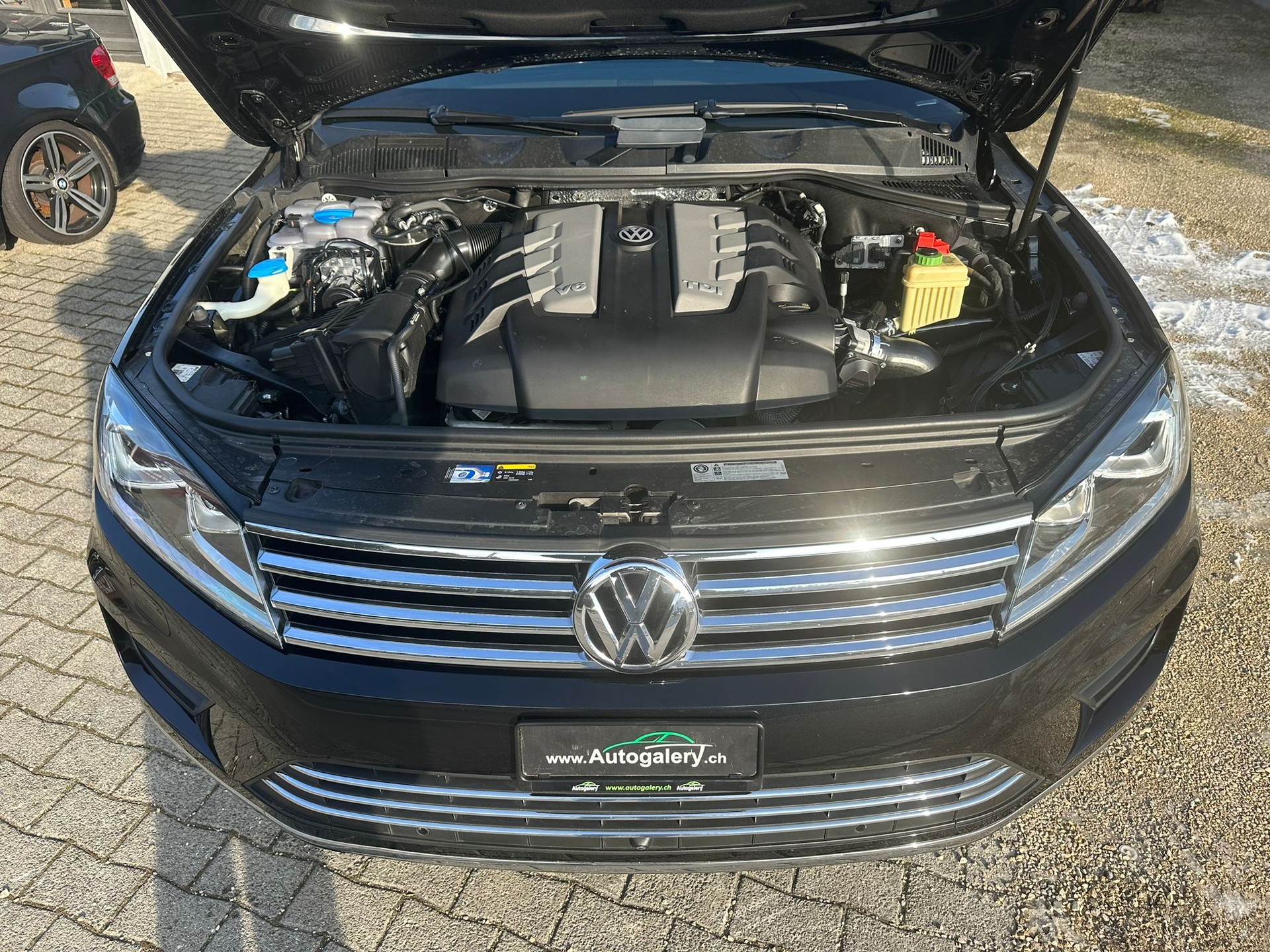 VW Touareg 3.0 TDI BlueMotion Technology Tiptronic-image-2