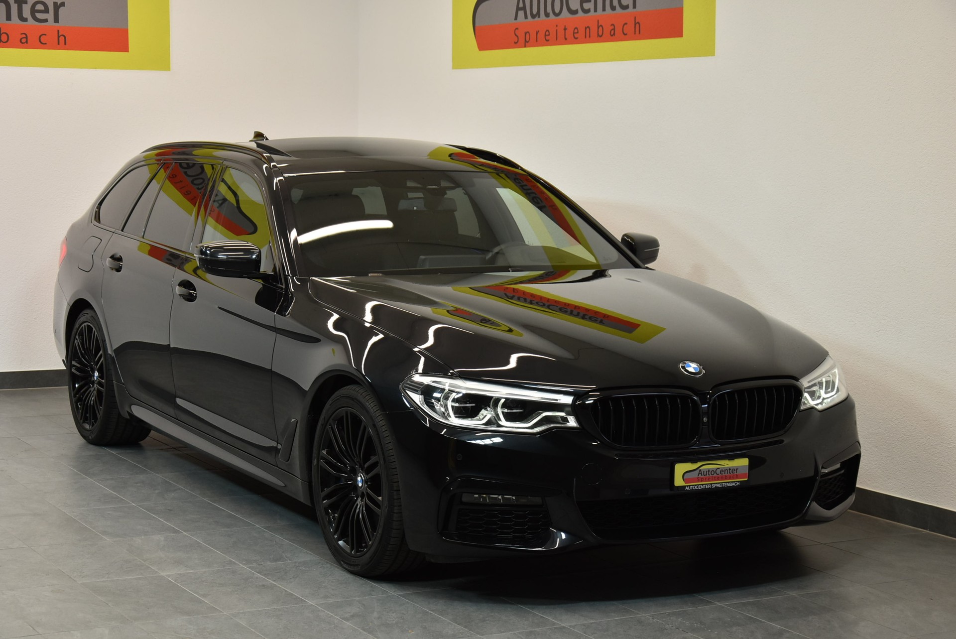 BMW 540i xDrive M-Sport Touring Steptronic-image-0