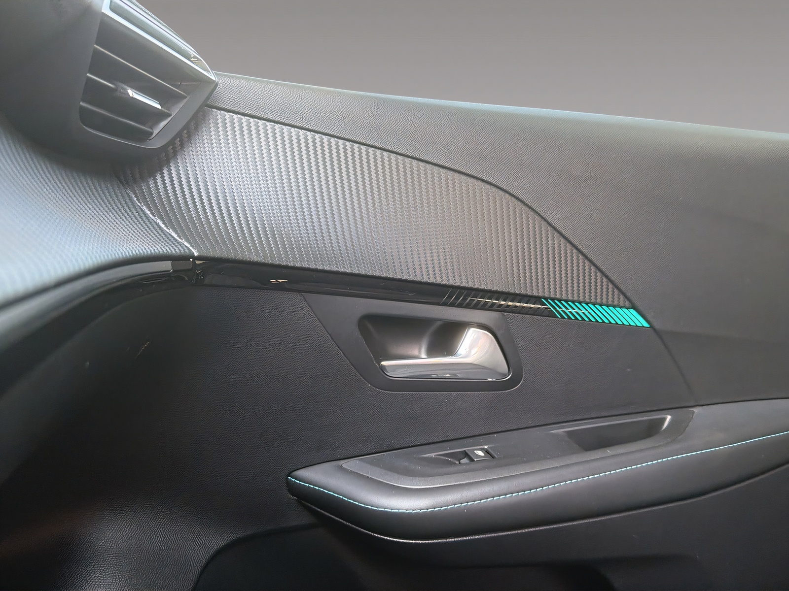PEUGEOT 208 1.2 PureTech 100 Allure Pack-image-15