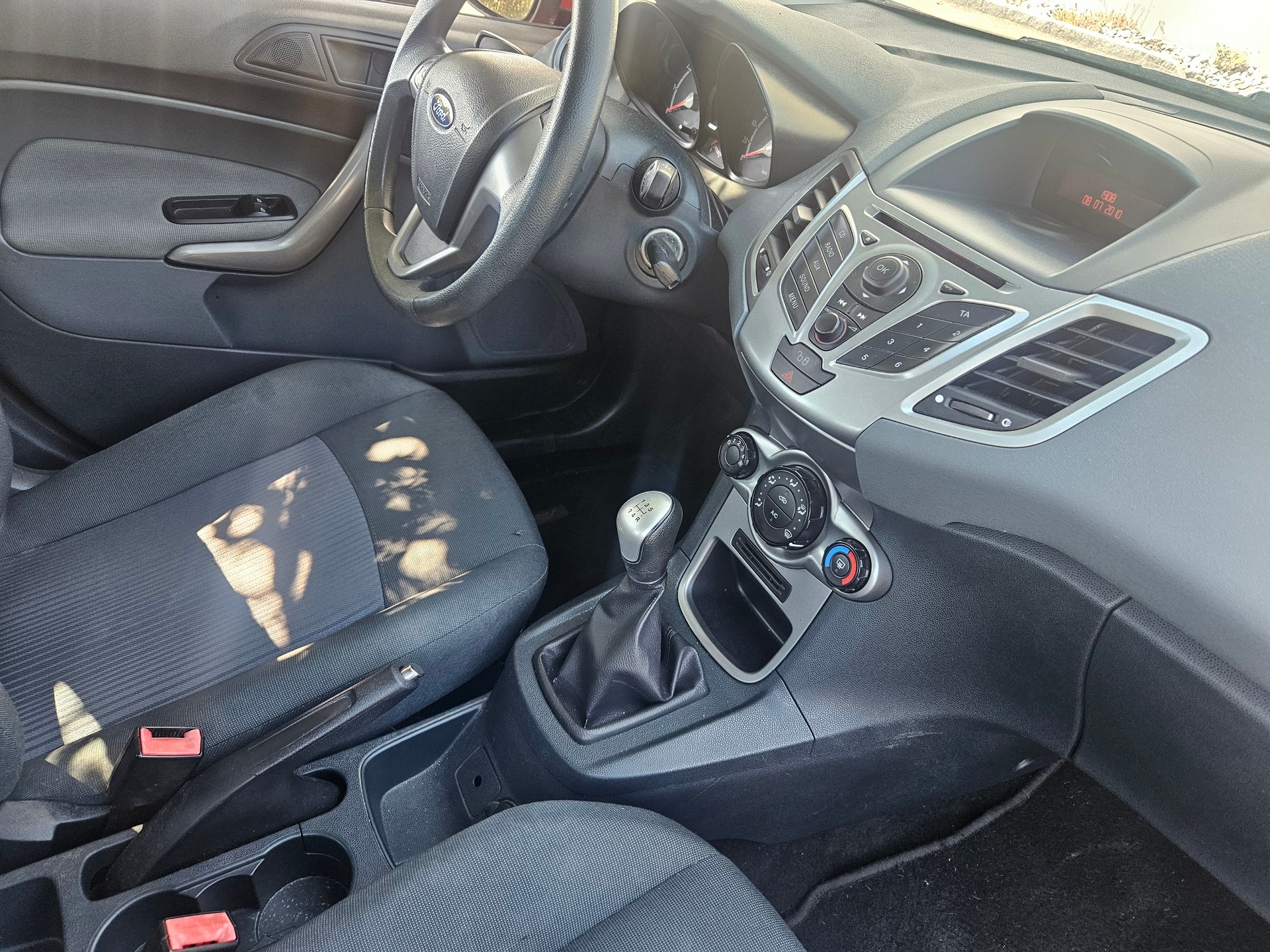 FORD Fiesta 1.4 16V Trend-image-9