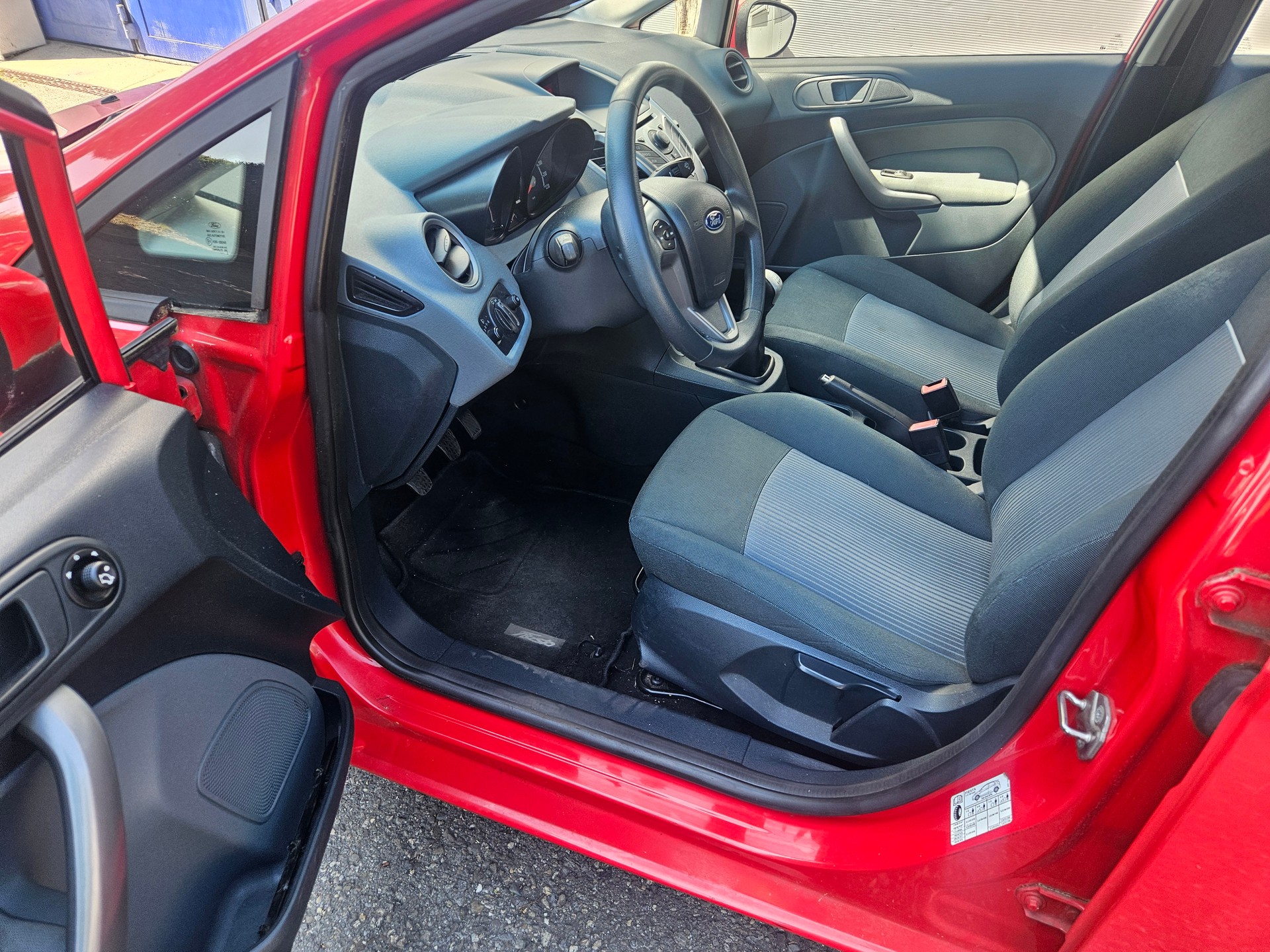 FORD Fiesta 1.4 16V Trend-image-8