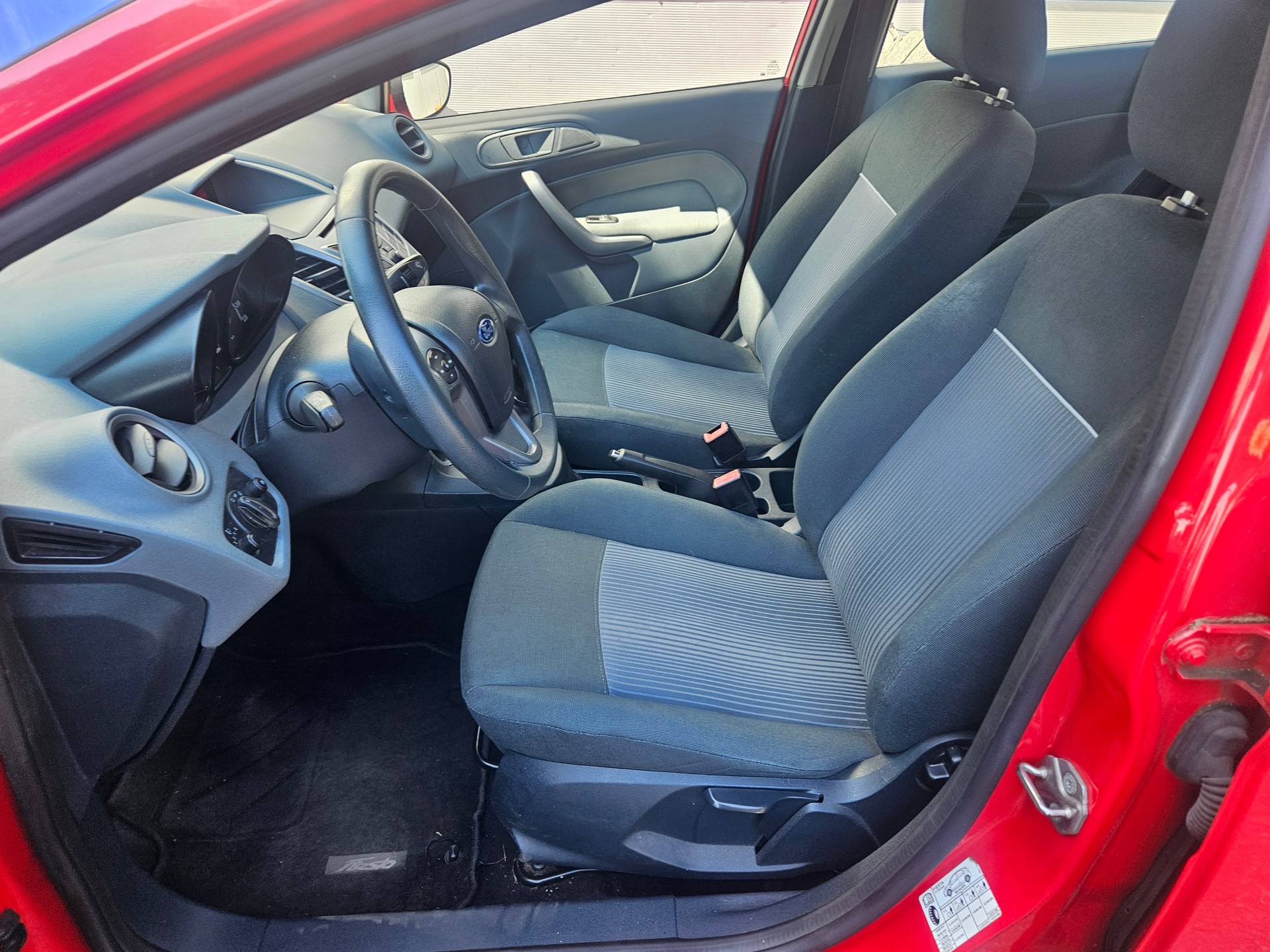 FORD Fiesta 1.4 16V Trend-image-10