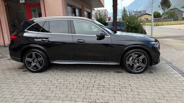 MERCEDES-BENZ GLC 300 4Matic AMG Line 9G-Tronic-image-4