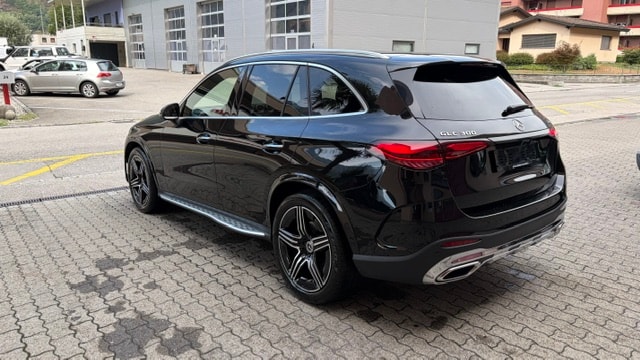 MERCEDES-BENZ GLC 300 4Matic AMG Line 9G-Tronic-image-8