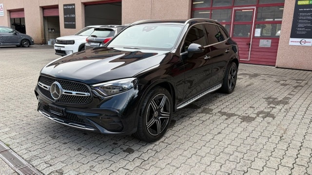 MERCEDES-BENZ GLC 300 4Matic AMG Line 9G-Tronic-image-2