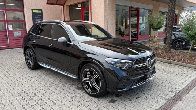 MERCEDES-BENZ GLC 300 4Matic AMG Line 9G-Tronic-image-3